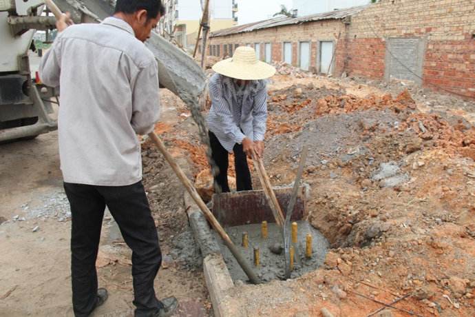 太阳能路灯基础如何来进行浇筑？